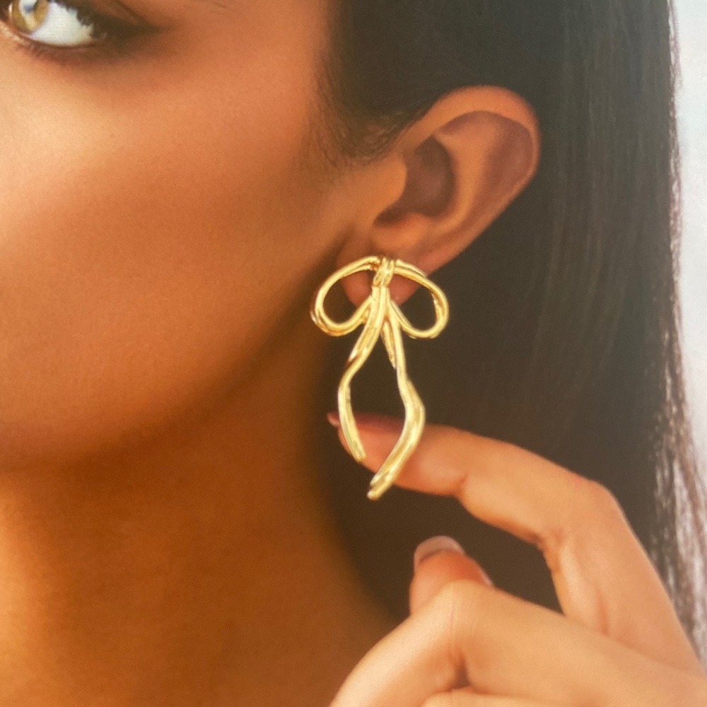 Chic Gold Ribbon Earrings